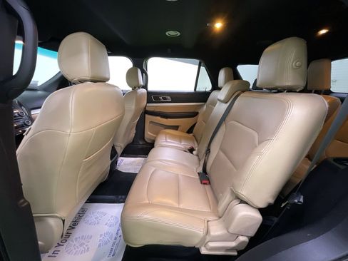 Used 2016 Ford Explorer XLT image 27