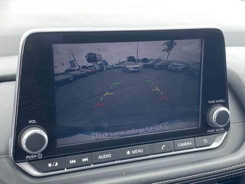 Used 2025 Nissan Rogue SV AWD/4WD image 19