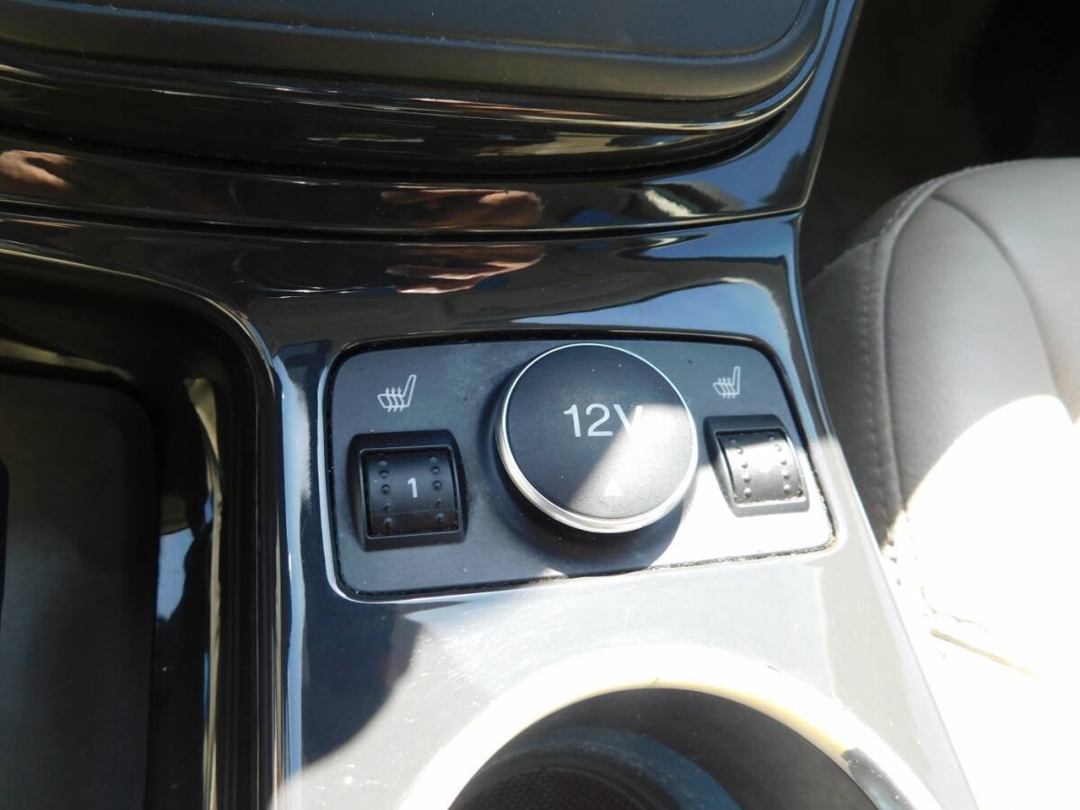 Used 2016 Ford Escape Titanium w/ Equipment Group 301A AWD/4WD image 18