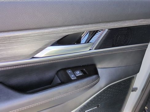 Used 2024 Jeep Wagoneer Series II w/ Flexible Seating Group image 15