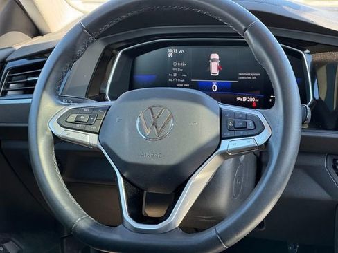 Used 2024 Volkswagen Jetta SE image 11