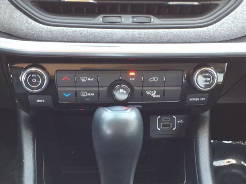Used 2022 Jeep Compass Latitude AWD/4WD image 15