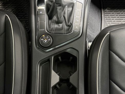 Used 2022 Volkswagen Tiguan SEL R-Line image 17