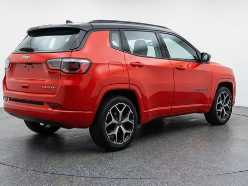 Used 2025 Jeep Compass Limited AWD/4WD image 9