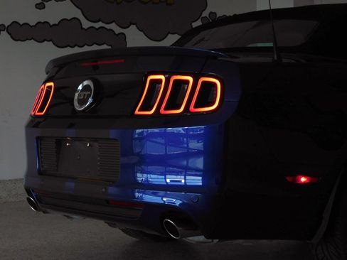 Used 2013 Ford Mustang GT Premium w/ Electronics Pkg RWD image 78