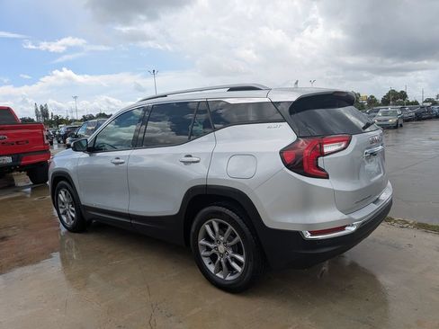 Used 2022 GMC Terrain SLT w/ Infotainment Package II FWD image 7