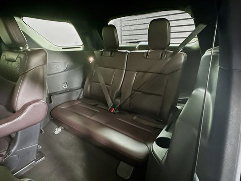 Used 2025 Ford Explorer Platinum w/ LUX Leather Package AWD/4WD image 30