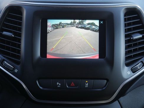 Used 2021 Jeep Cherokee Latitude Plus image 5