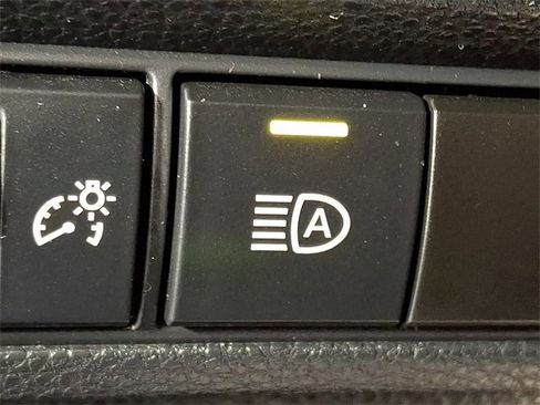 Used 2022 Toyota Corolla Cross LE image 22