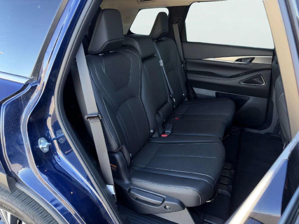 Used 2026 INFINITI QX60 Luxe w/ Cargo Package FWD image 14