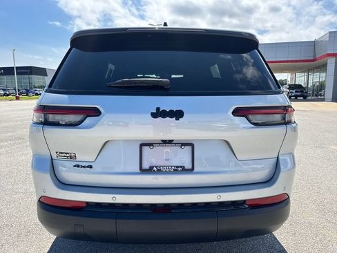 Used 2023 Jeep Grand Cherokee L Laredo AWD/4WD image 5