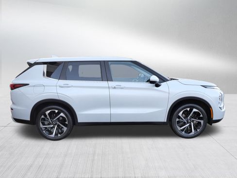 Used 2022 Mitsubishi Outlander SE image 8