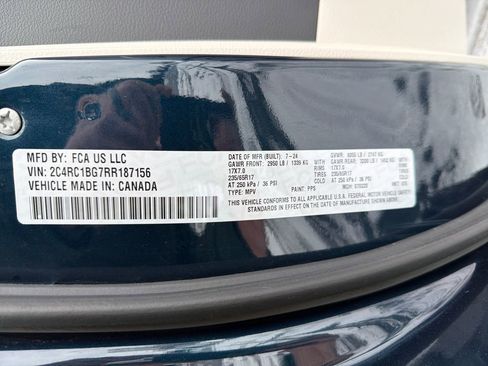 Used 2024 Chrysler Pacifica Touring-L image 28