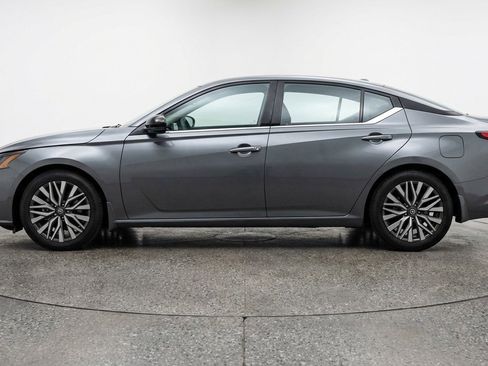 Used 2025 Nissan Altima 2.5 SV FWD image 5