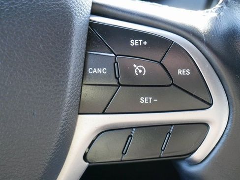 Used 2022 Jeep Grand Cherokee Laredo X image 26