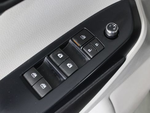 Used 2019 Toyota Highlander XLE AWD/4WD image 23