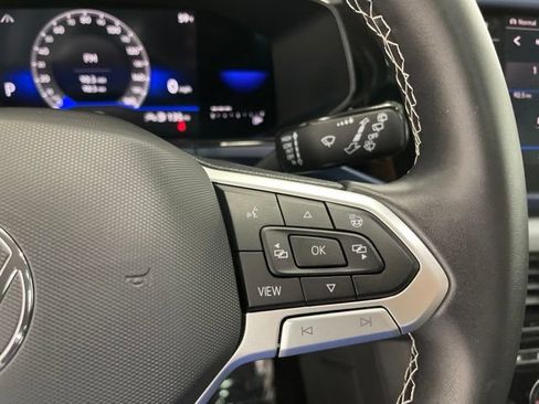 Certified 2023 Volkswagen Taos SE w/ Panoramic Sunroof Package AWD/4WD image 17