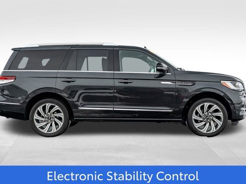 Used 2023 Lincoln Navigator Reserve AWD/4WD image 8