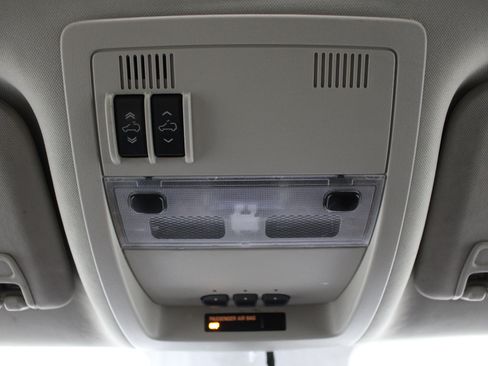 Used 2013 Chevrolet Avalanche LTZ AWD/4WD image 17