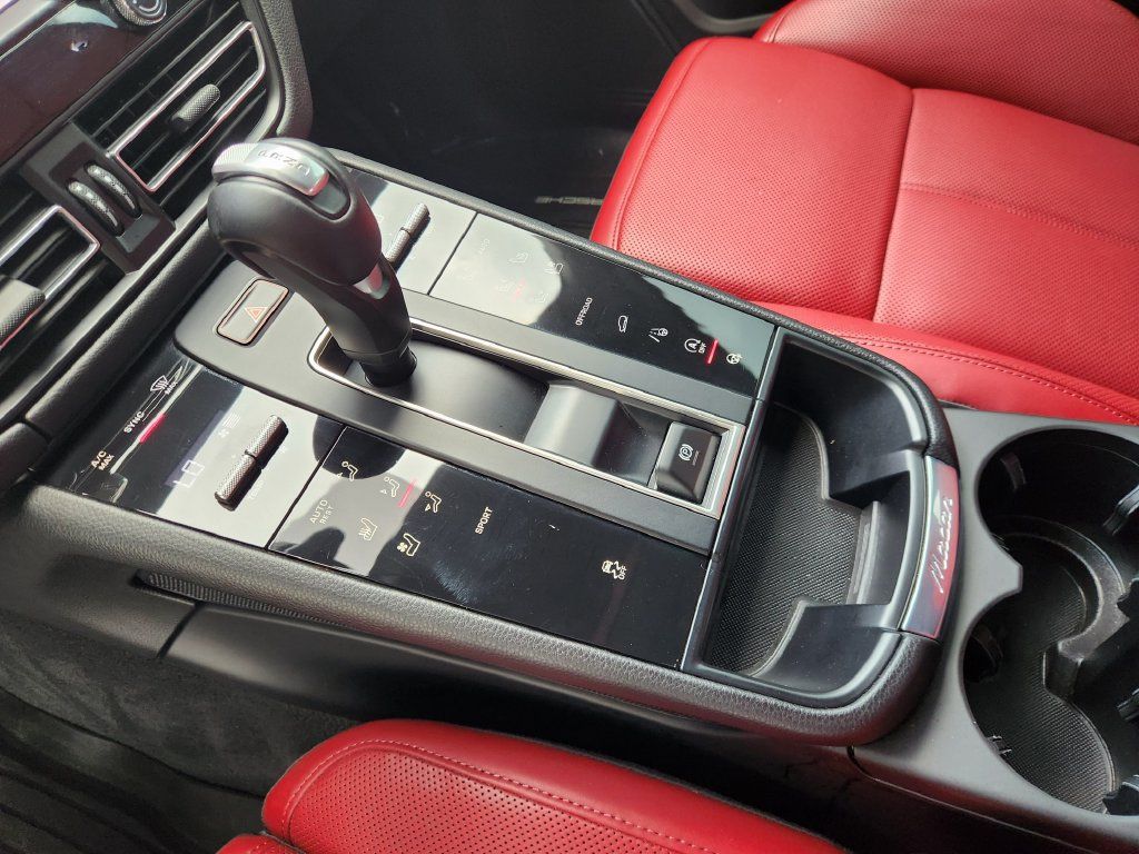 Used 2024 Porsche Macan Turbo AWD/4WD image 18