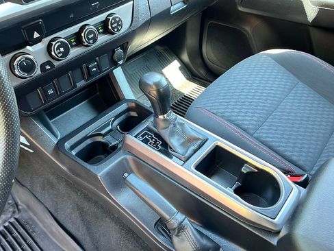 Certified 2022 Toyota Tacoma SR5 w/ SR5 Appearance Package (SM) AWD/4WD image 19