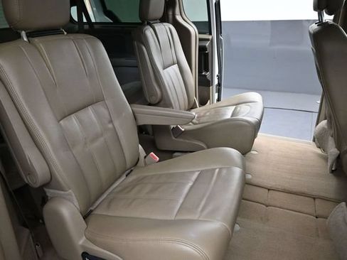 Used 2015 Chrysler Town & Country Touring-L w/ Driver Convenience Group FWD image 25