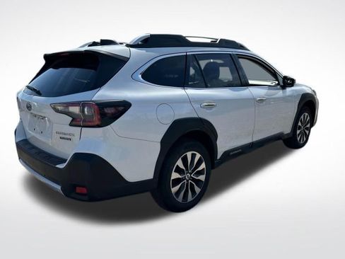 Used 2023 Subaru Outback Touring AWD/4WD image 2