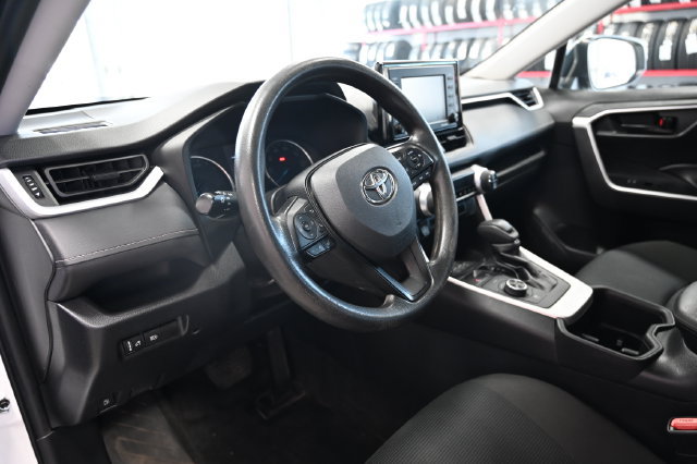 Used 2022 Toyota RAV4 LE AWD/4WD image 22