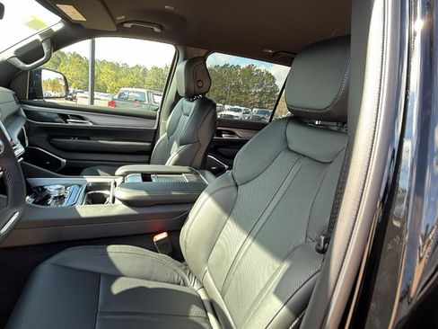 New 2026 Jeep Grand Wagoneer 4WD w/ 8-Passenger Seating Package image 17