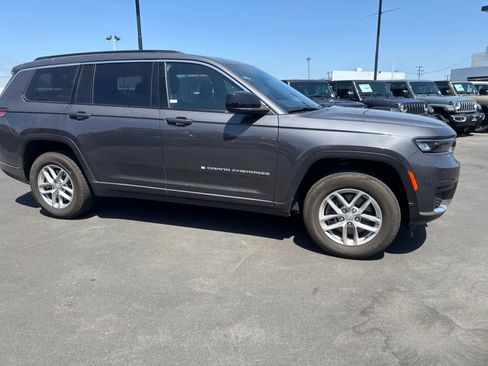 Used 2025 Jeep Grand Cherokee L Laredo RWD image 11