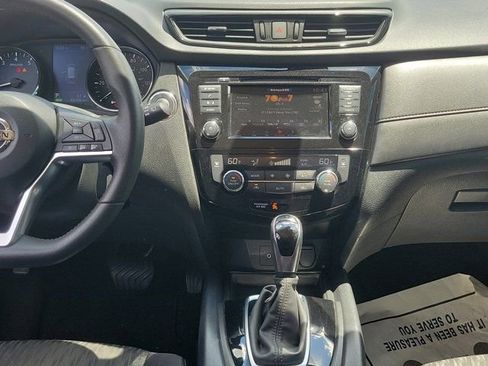 Used 2020 Nissan Rogue SV FWD image 20