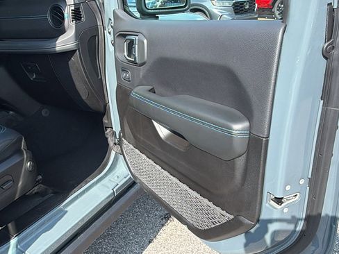 Used 2025 Jeep Wrangler Unlimited Rubicon 4xe AWD/4WD image 19