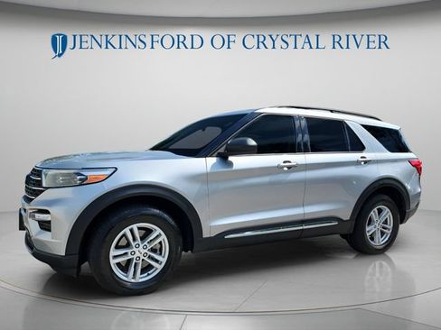 Used 2023 Ford Explorer XLT w/ Equipment Group 202A AWD/4WD image 11
