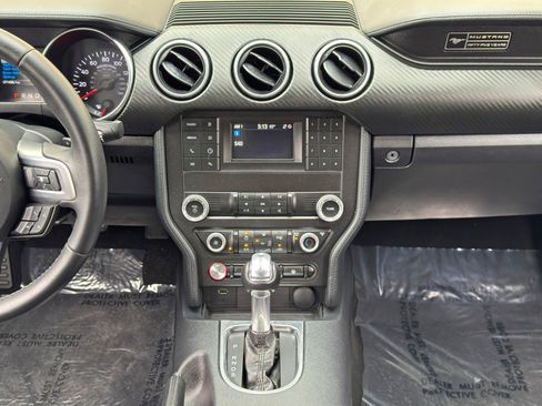 Used 2020 Ford Mustang Coupe RWD image 21