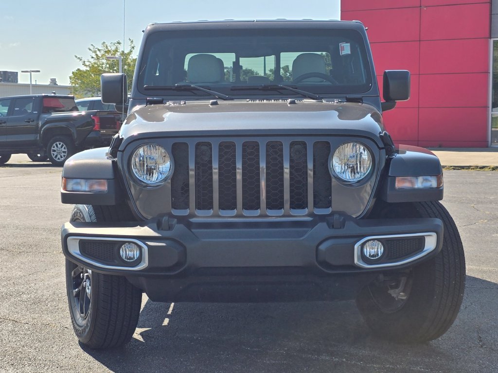 Used 2023 Jeep Gladiator Sport AWD/4WD image 9