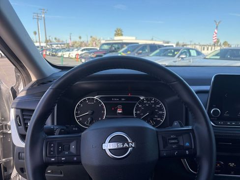 Used 2025 Nissan Rogue SV image 30