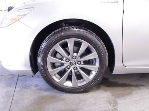 Used 2017 Toyota Camry XLE w/ Moonroof Package image 10