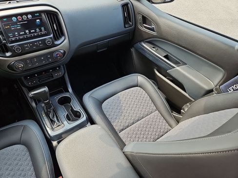 Used 2016 Chevrolet Colorado Z71 AWD/4WD image 12