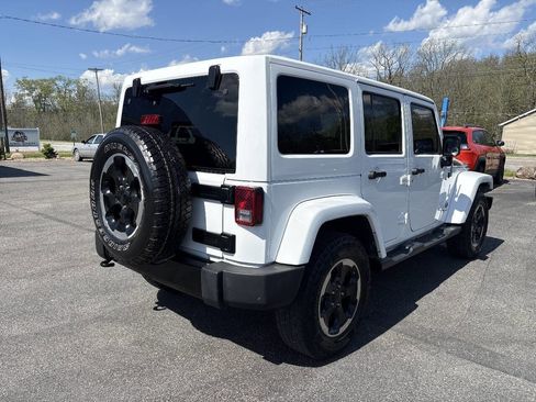 Used 2014 Jeep Wrangler Unlimited Sahara AWD/4WD image 7