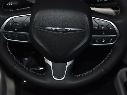 Certified 2024 Chrysler Pacifica Touring-L image 25