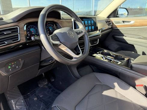 Used 2024 Volkswagen Atlas SE image 34