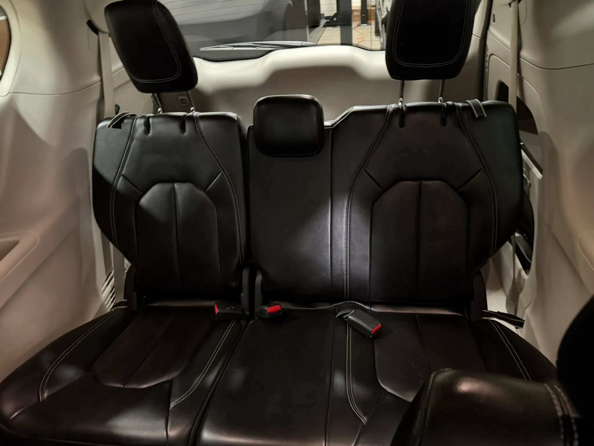 Used 2023 Chrysler Pacifica Touring-L FWD image 27