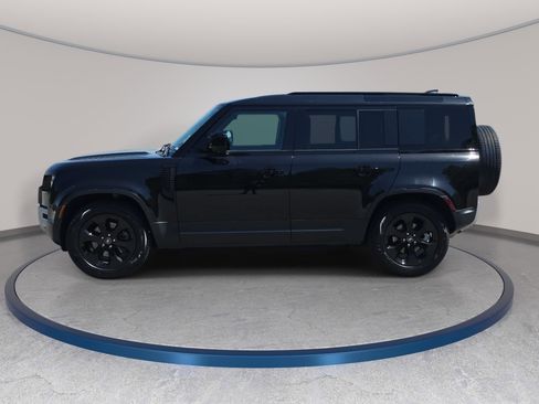 Used 2025 Land Rover Defender 110 S image 8