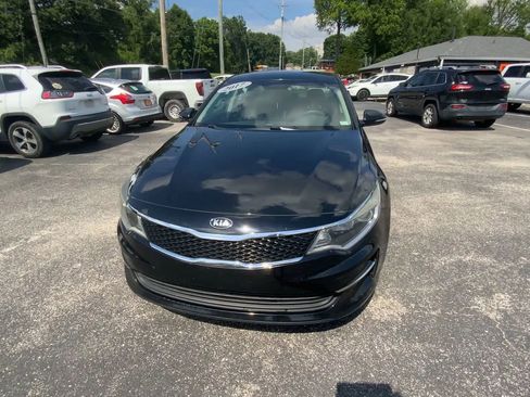Used 2017 Kia Optima LX w/ Option Group 014 FWD image 3