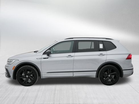 Certified 2024 Volkswagen Tiguan SE R-Line image 4