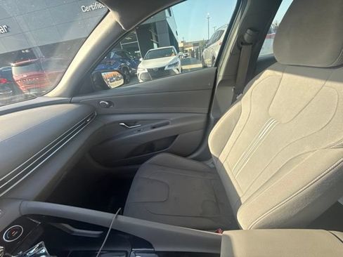 Used 2023 Hyundai Elantra SEL w/ Convenience Package FWD image 12
