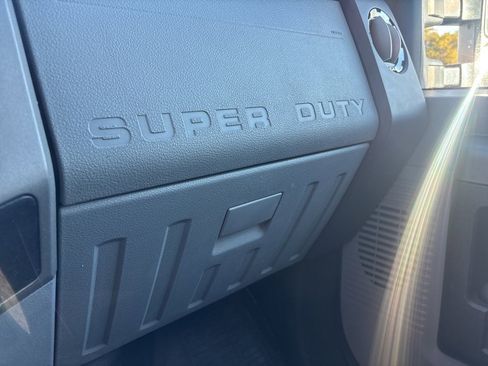 Used 2012 Ford F250 XLT w/ Camper Pkg image 33