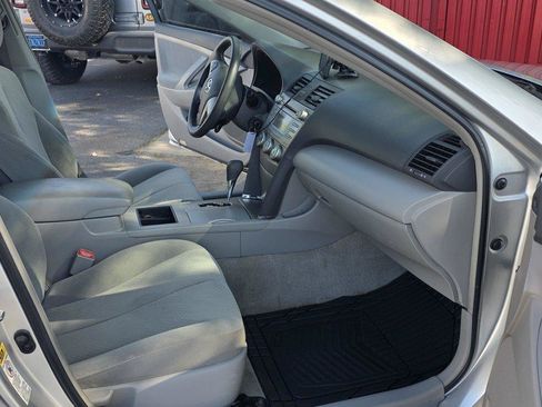 Used 2009 Toyota Camry SE FWD image 13