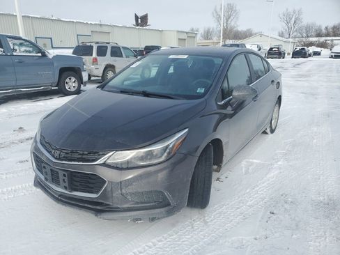 Used 2017 Chevrolet Cruze LT image 3