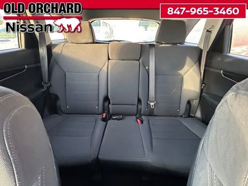 Used 2016 Kia Sorento LX w/ LX Convenience Package image 9